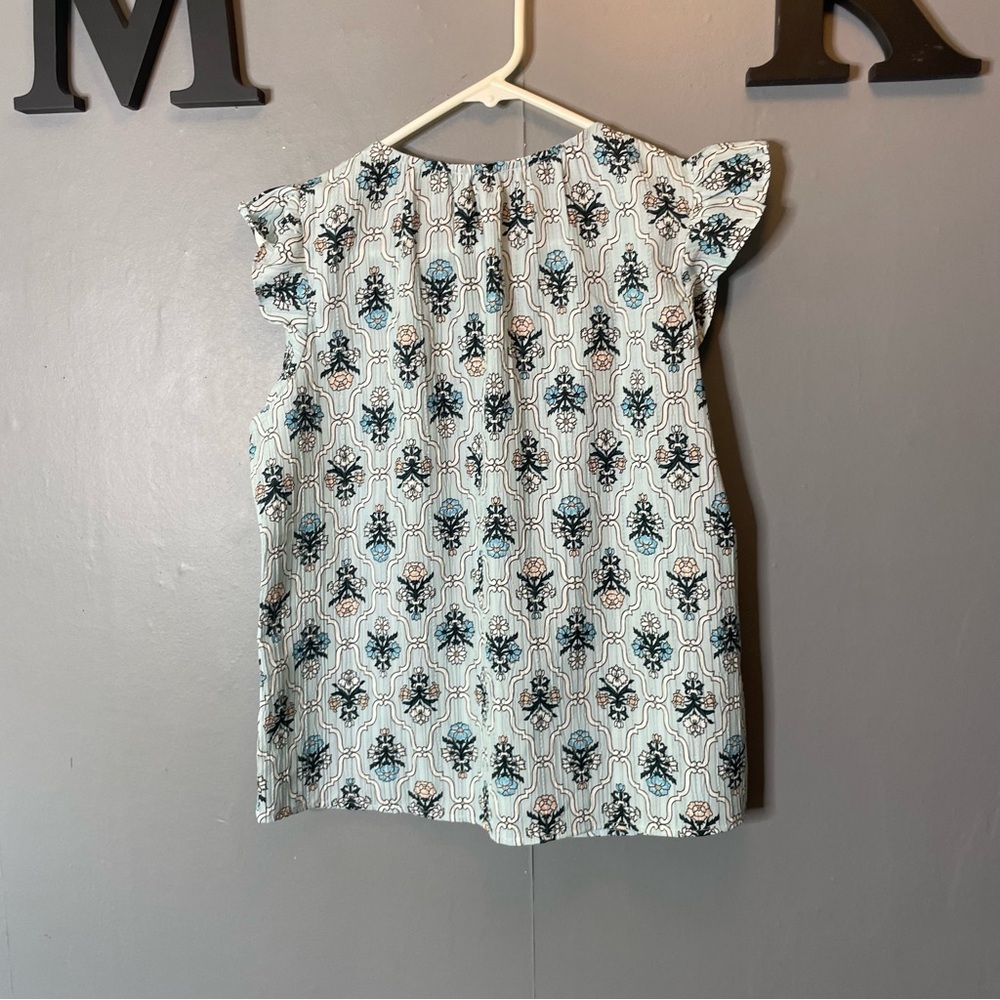 Loft Women’s Light Blue Flutter Sleeve Top size small - Picture 7 of 9